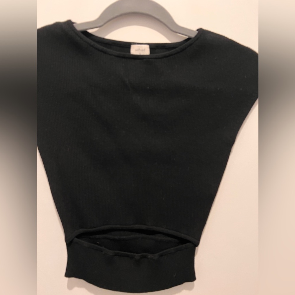 Aritzia Wilfred black top with cut out in the front size XS